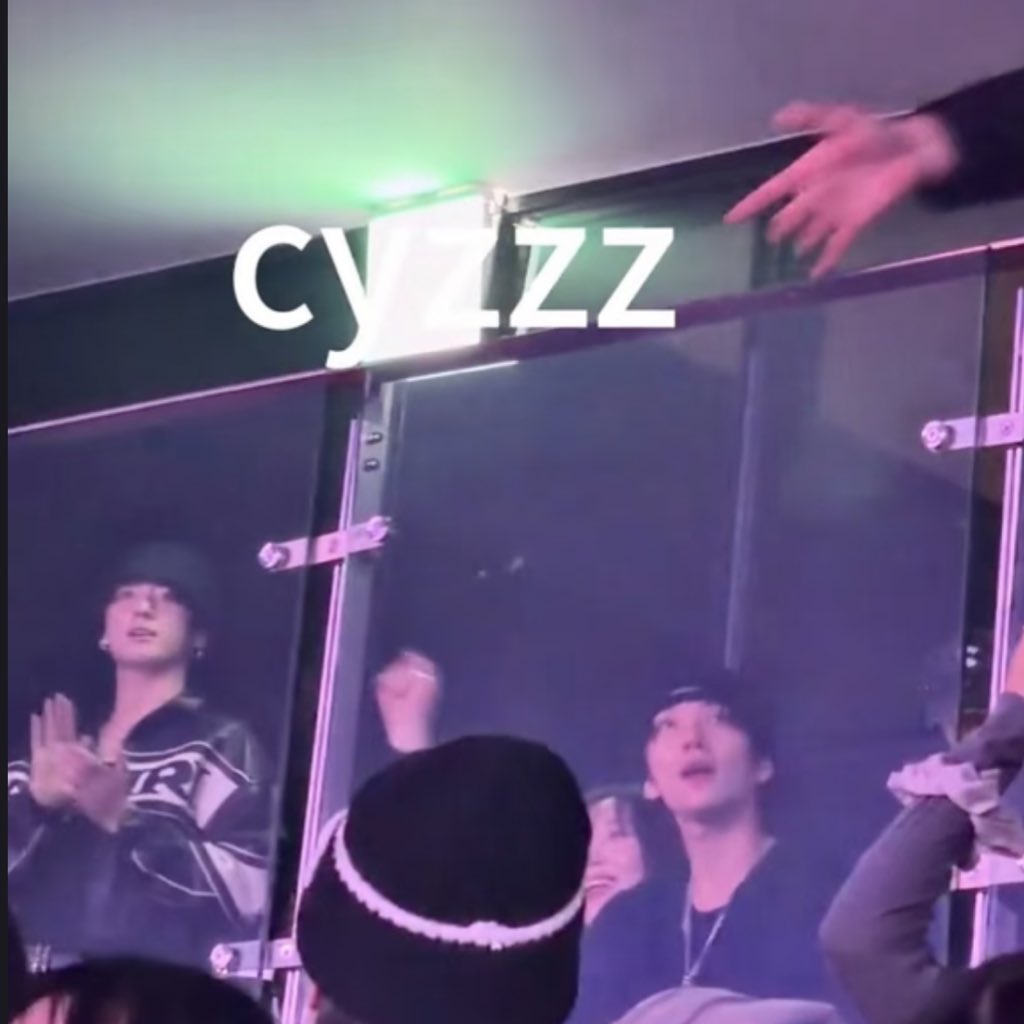 gyuujinnn's tweet image. Jungkook and Joshua 😭