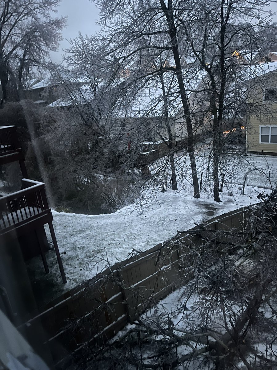 SandyBarstow1's tweet photo. @NashSevereWx Tree has taken out the patio furniture. Along with what appears to be a downed tree related sinkhole appearing in the neighbors? Nolensville Rd https://t.co/SGS95R42WX