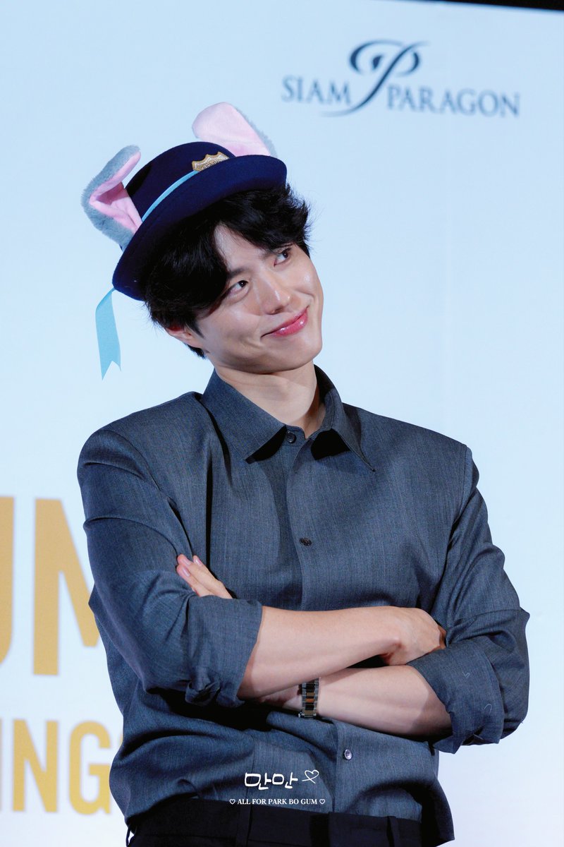 RibbonwithBogum's tweet photo. 260125 Park Bo Gum SG Fansign in 🇹🇭

Bogummy is sooo cute today❤️

#PARKBOGUM #박보검 #朴寶劍 https://t.co/9zWoxyUopG