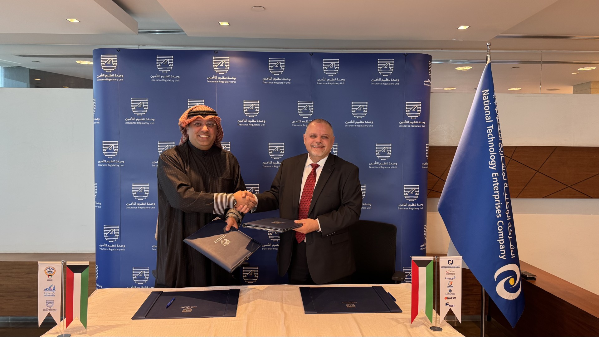 وحدة تنظيم التأمين توقع اتفاقية تعاون مشترك مع «المعهد الوطني للقادة». في إطار تعزيز التعاون المؤسسي وتوفير الكوادر الوطنية ودمجها في منظومة العمل بقطاع التأمين. الاتفاقية تهدف إلى تطوير القدرات البشرية بالقطاع وتنميتها من خلال برامج تدريب وتأهيل نوعية وفق معايير وشهادات مهنية معتمدة دوليا 