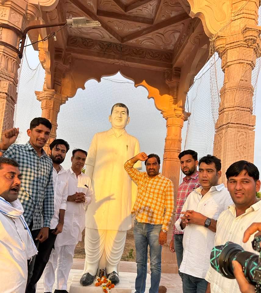 ChetanDudiINC's tweet photo. नागौर सासंद, बड़े भाई श्री @hanumanbeniwal जी को जन्मदिन पर हार्दिक बधाई एवं शुभकामनाएं। ईश्वर से आपके उत्तम स्वास्थ्य और दीर्घायु जीवन की कामना करता हूं। https://t.co/fwW62WgnC8