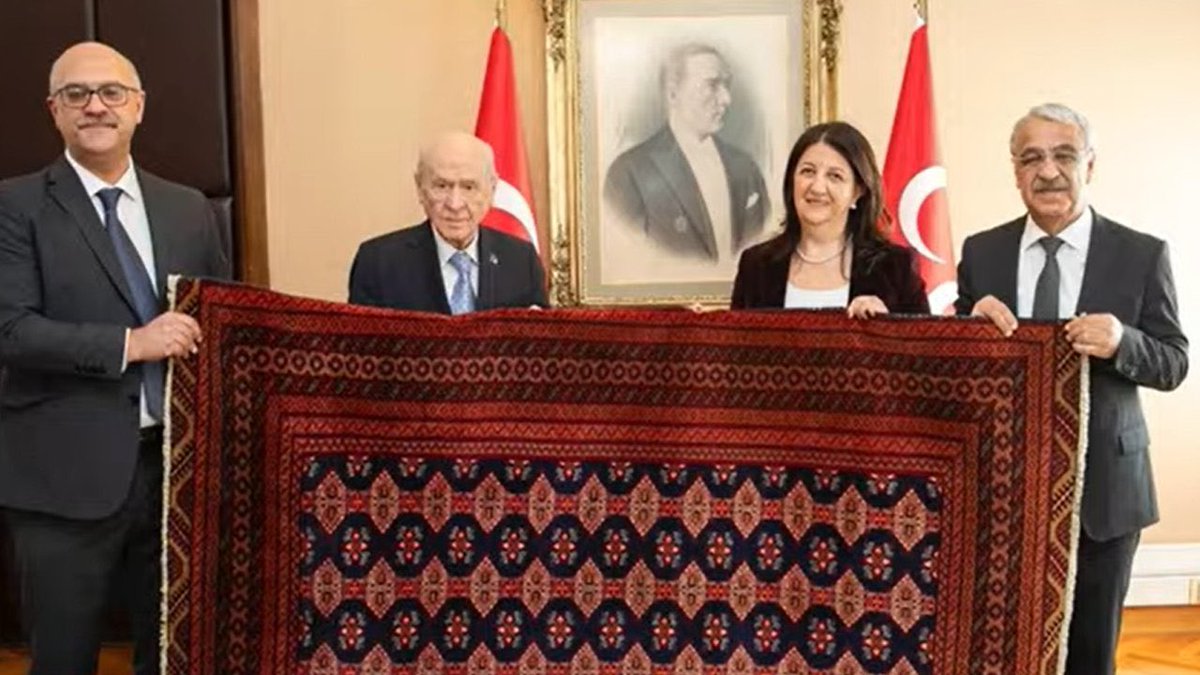 Ya  apo,bu hediyeyi CHP ye verseydi,
Sizce ne olurdu ?