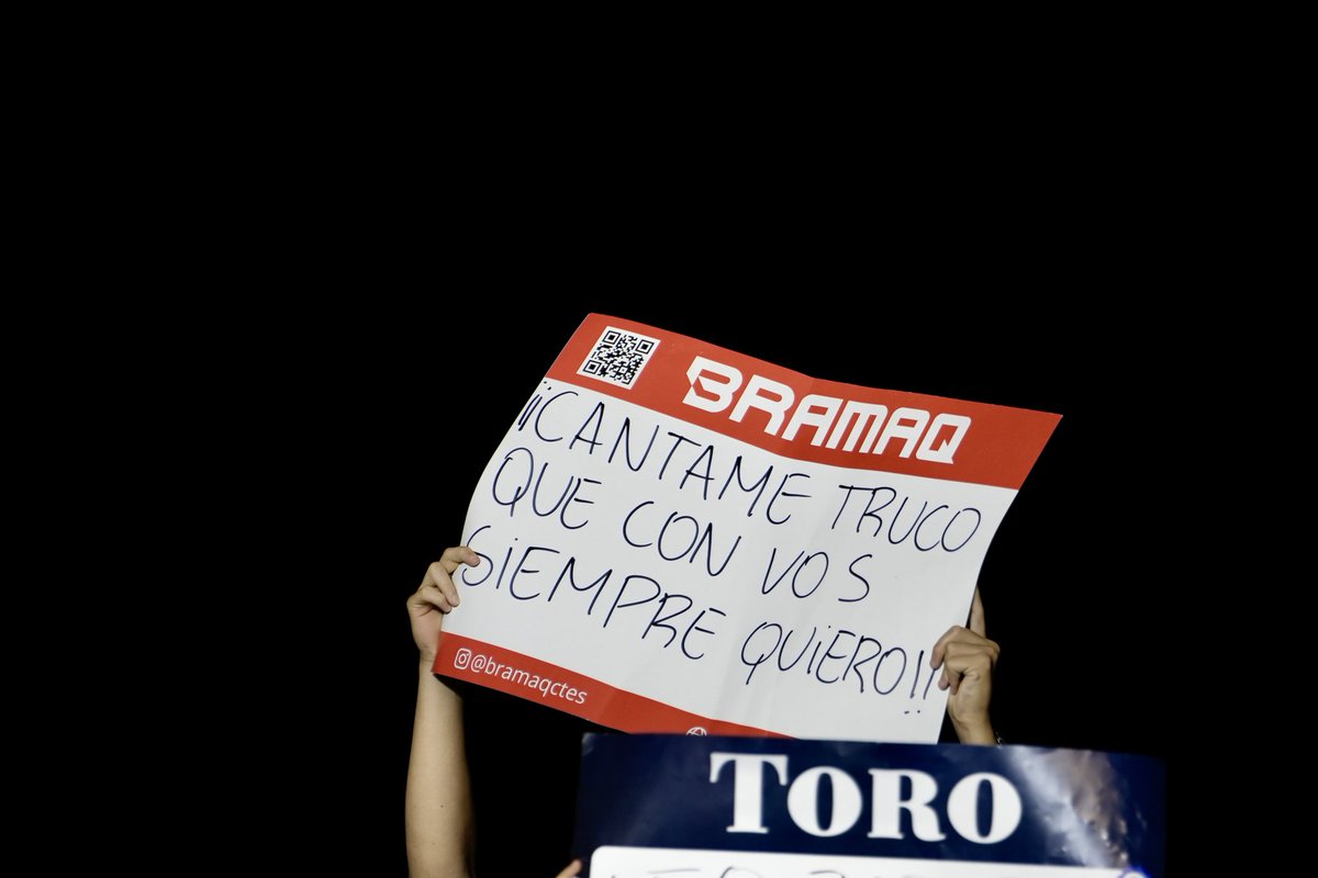 Escenario, música, abrazos y emociones que se viven y se guardan para siempre.

Así se siente la Fiesta Nacional del Chamamé.