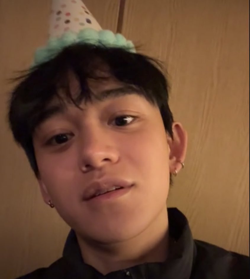 cherrycoldbrew's tweet photo. Caught the tail end of the Lucas’ live just in time to hear him go “Happy Birthday Everybody!”😂 Oh you goofball, don’t ever change ❤️ 
To the boy who will always hold a special place in my heart, have a wonderful birthday 🎂 may you always be cherished too ❤️ https://t.co/LykElY6VqE