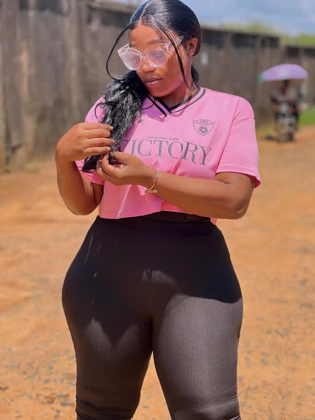 Alofficiel22's tweet photo. 💜🤍 #LIBERIA #girl #beautiful_model https://t.co/A2RCnD9leG