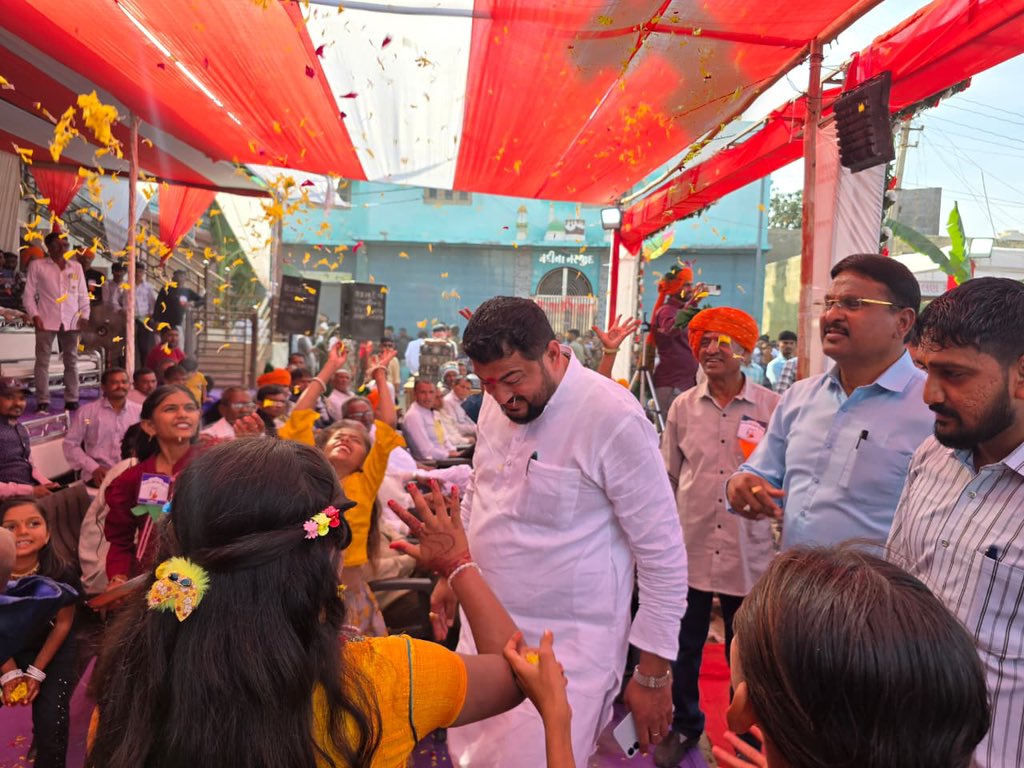 rajeshchudasma's tweet photo. આજરોજ ગીરસોમનાથ જિલ્લાના કોડીનાર તાલુકાના વેલણ ખાતે શ્રી કોળી સમાજ સેવા દ્વારા આયોજિત સમૂહ લગ્ન સમારોહમા હાજરી આપી. https://t.co/2unvDnCBjK