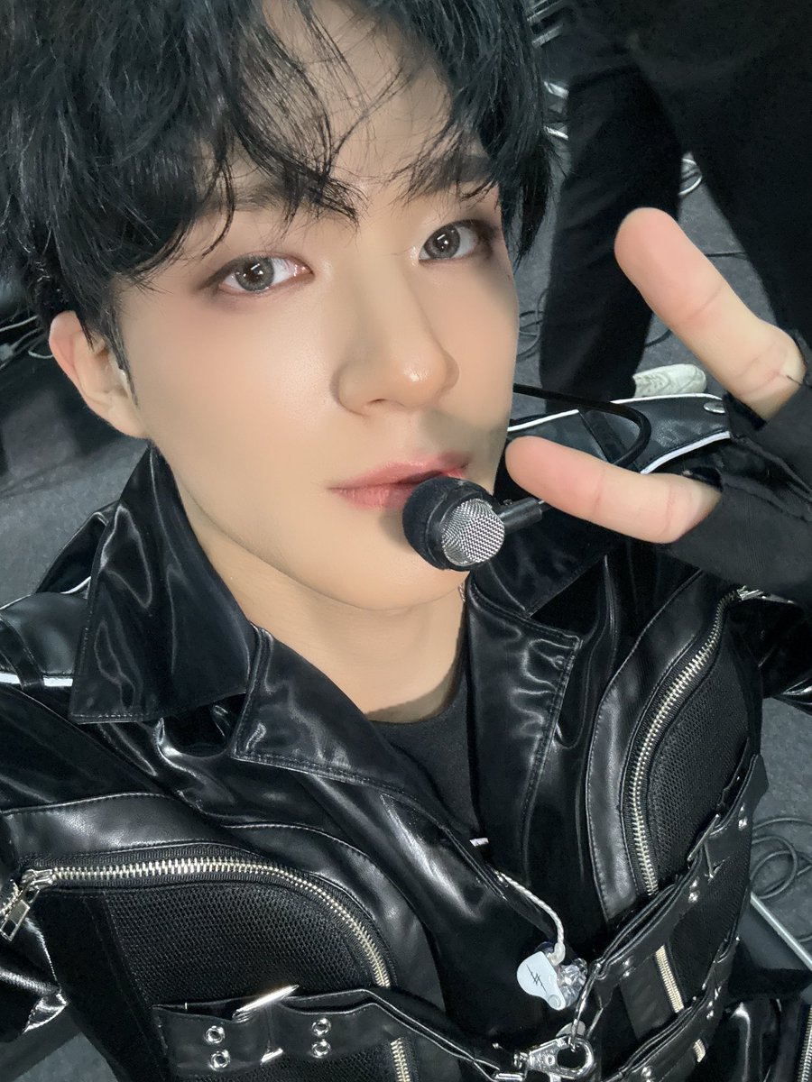 mcdtournesol's tweet image. เซลฟี่จากเจโน่ 🥺🥺🥺🥺🥺🥺🥺

🐶 ดรีมโชว์ 4 จบแล้ว~
🐶 ขอบคุณชีจือนี่ที่อยู่ด้วยกันมาระหว่าง 7 เดือนนี้มากมากเลยน้า~