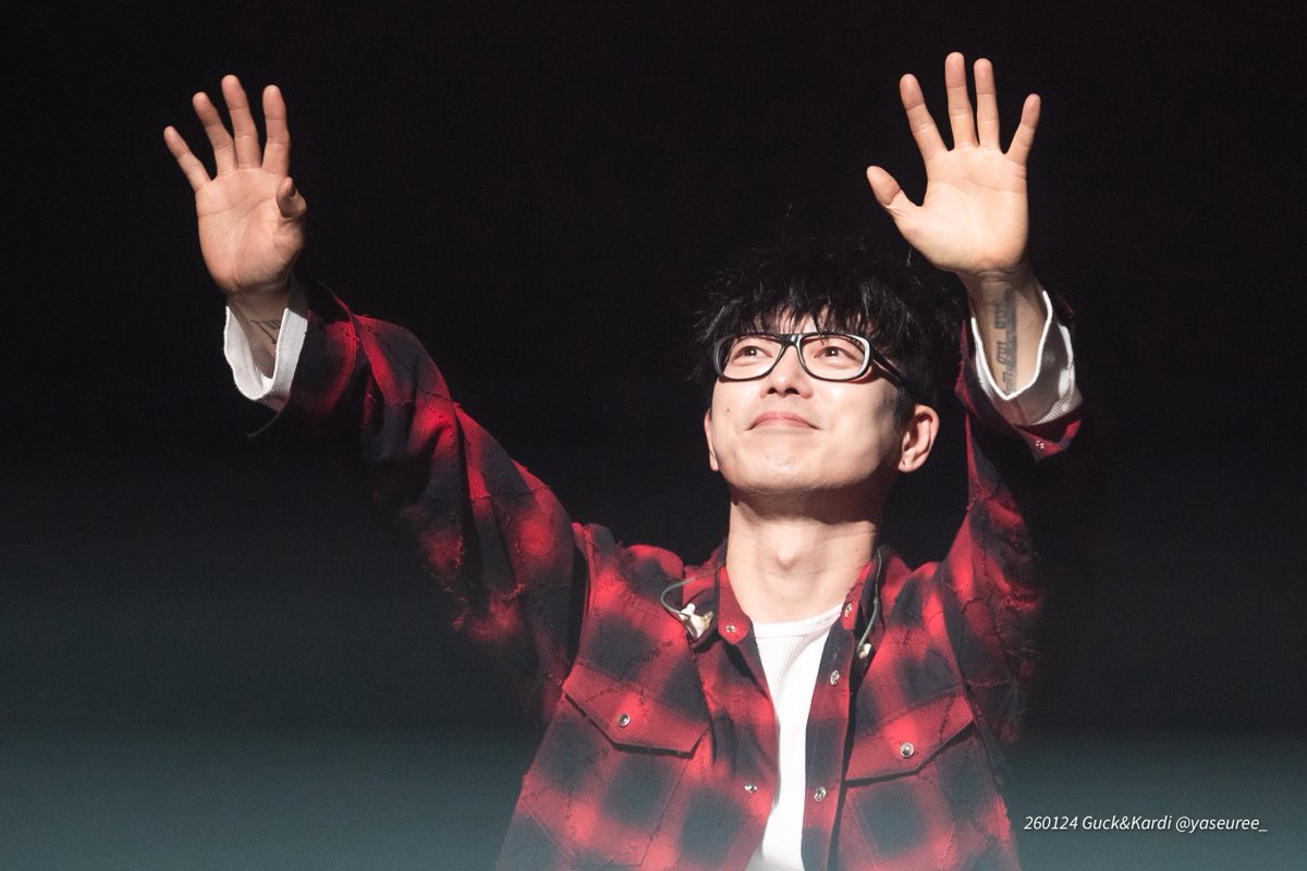 크게보시는걸 추천22…
제가 좋아하는 눈빛임다

260124 국카스텐X카디 콘서트 국카스텐 하현우