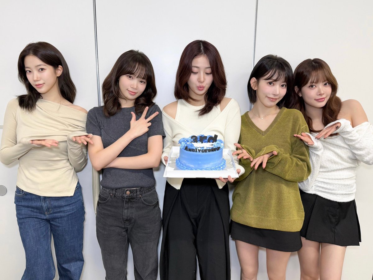 LE SSERAFIM日本デビュー3周年💐
melon1位✨おめでとう🎉
たくさん頑張っていっぱい日本に来てくれてありがとう(ㅅ*ˊᵕˋ*) ᵗʱᵃᵑᵏᵧₒᵤও
これからもずっと応援してる(*´ᗜ`)/⚑*ﾟ

#LE_SSERAFIM日本デビュー日
#3周年おめでとう
