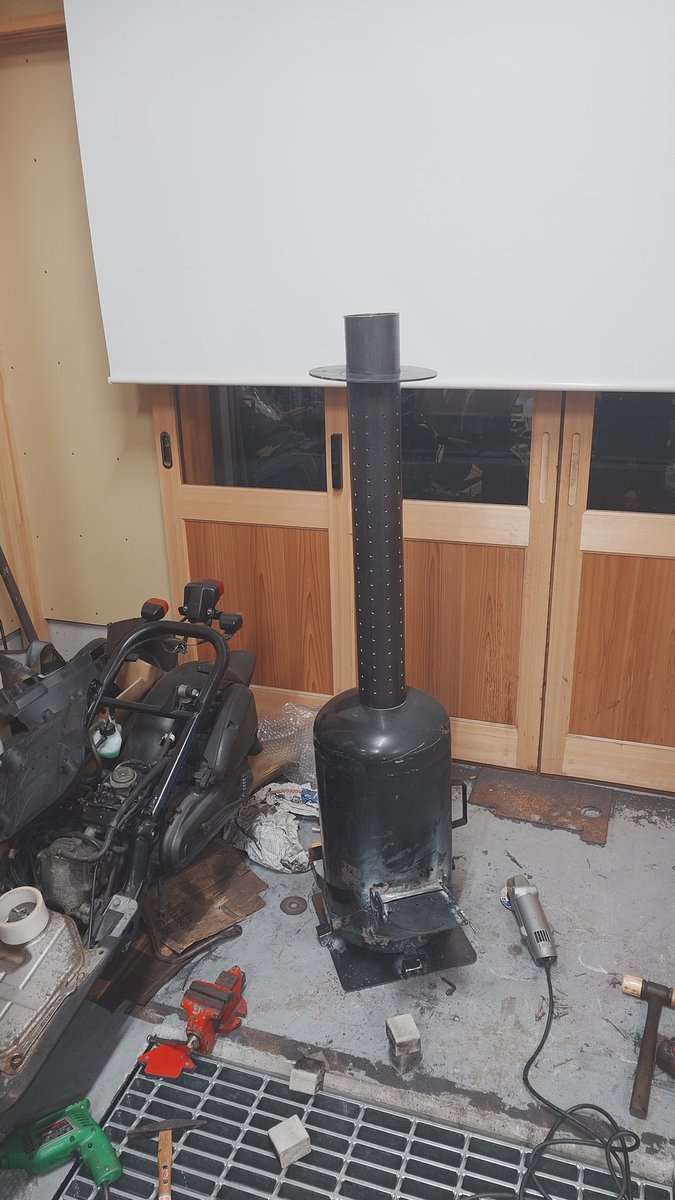 かなりあん☺︎　廃油ストーブ んで、コレ何なのよ？と言われるといわゆる「廃油ストーブ」ってヤツ