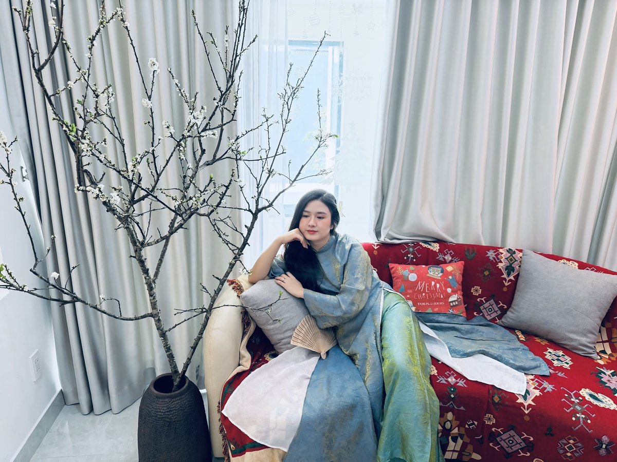 Xuân đến bên thềm

___________________ 

📍 Lily - Dress for rent - Cho thuê đầm thiết kế chính hãng HCM
📍Địa chỉ: Lầu M, 167/10 Đào Sư Tích, Xã Nhà Bè (X. Phước Kiển, H.Nhà Bè cũ), TP. Hồ Chí Minh
📩 Các nàng hãy inbox ngay để được tư vấn nhé! 

Facebook: