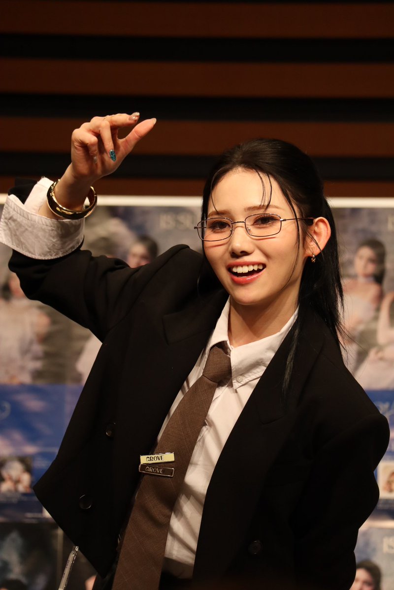 IS:SUE 釼持菜乃 KCON JAPAN 2025 MD サイン 直筆 2026年最新】釼持菜乃の人気アイテム - メルカリ