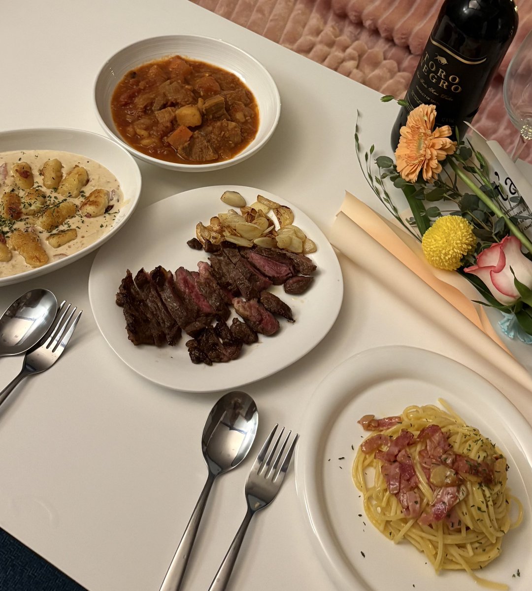 slowyo09's tweet image. (직접 반죽한) 감자 뇨끼, 채끝 스테꾸, 토마토스튜, 까르보나라