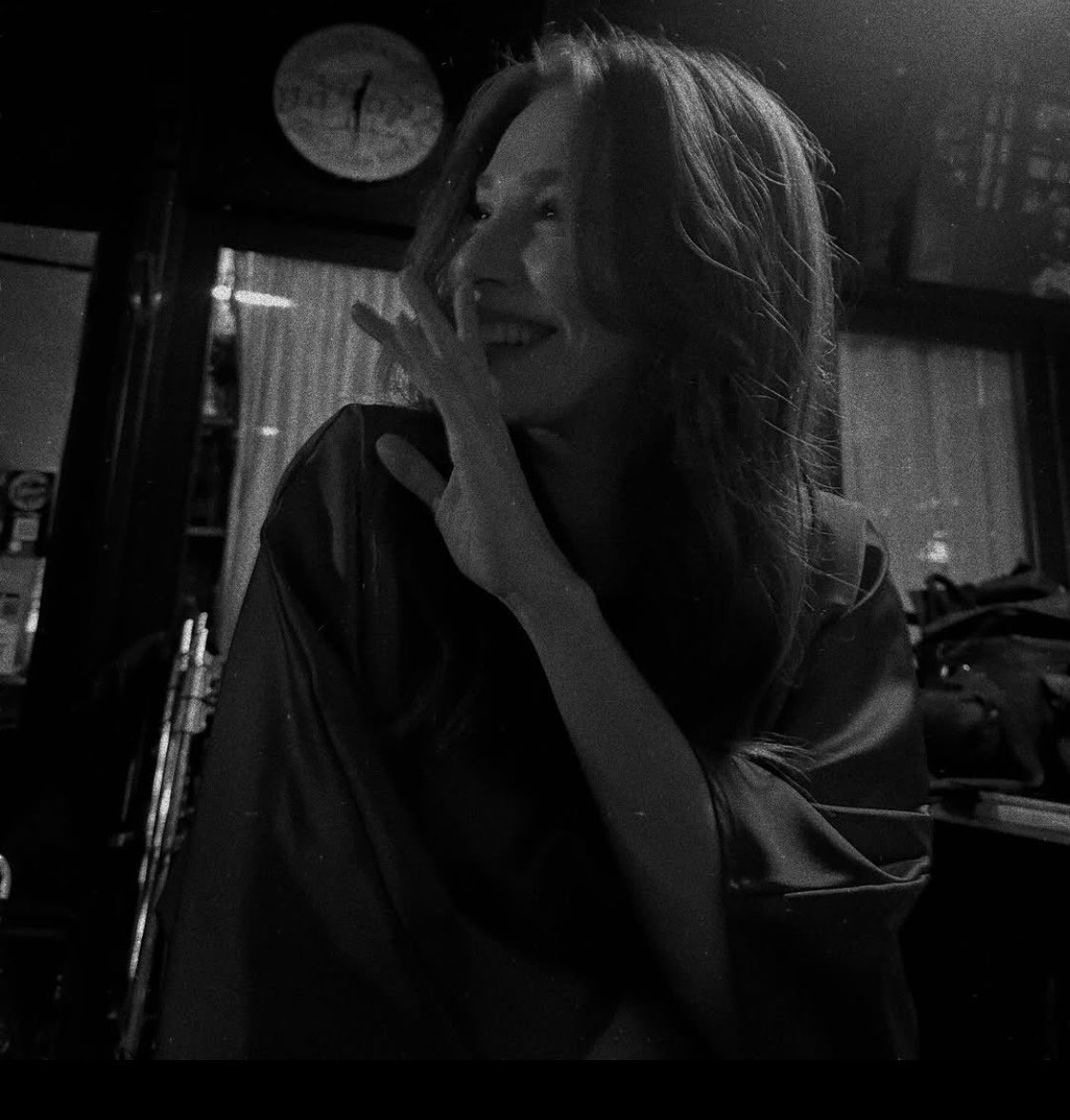 #SeniTanıyorum   #ElçinSangu    за кадром. Хочу побольше закадровых фото и видео, пожалуйста поделитесь ведь мы скучаем по тебе. Хотелось бы фото с Мелисс, с Озаном и другими актёрами сериала.