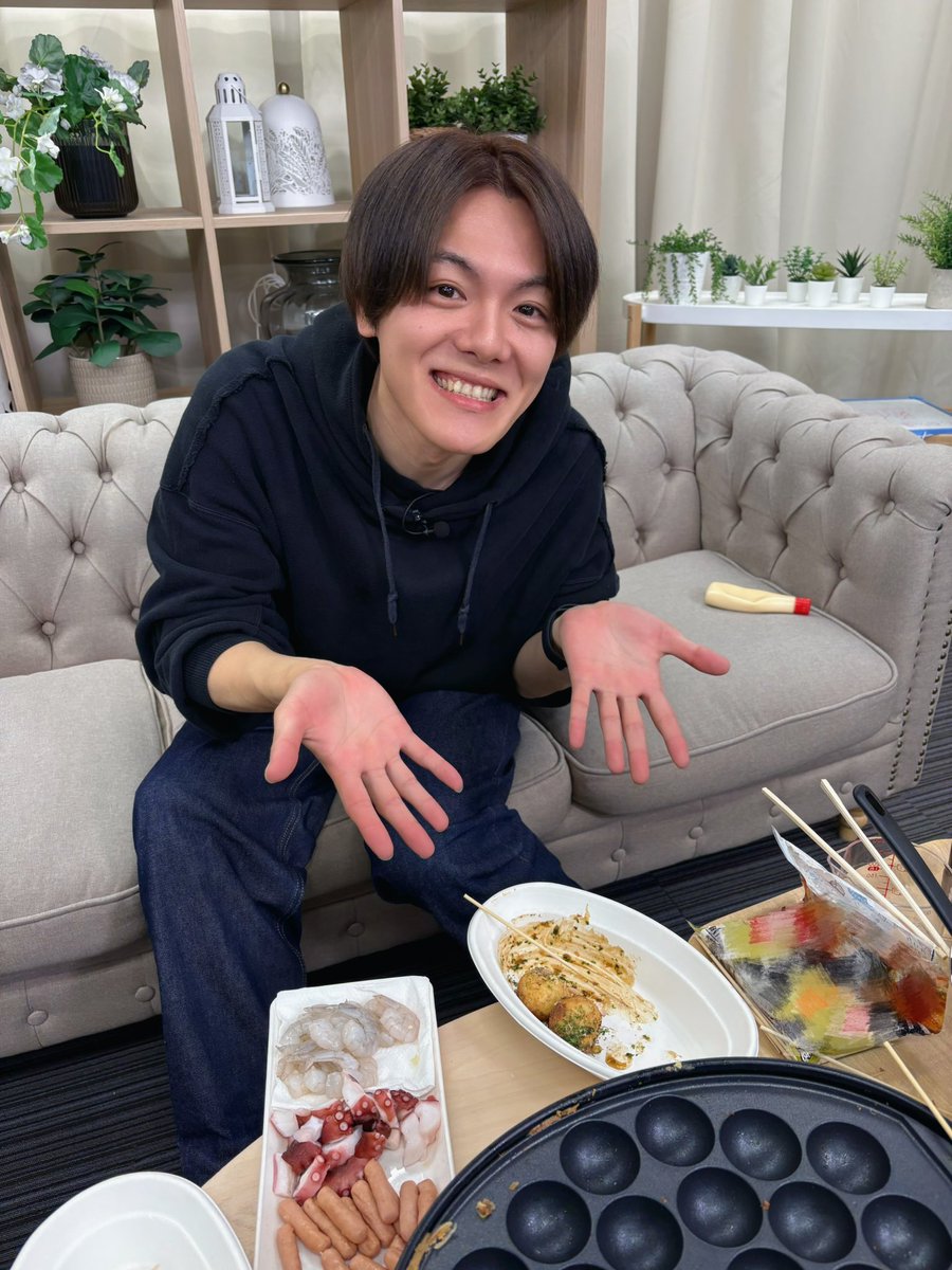 muromarutalk's tweet photo. 📺 #室龍太 の「ムロとまるまるトーク」🗣️
ご視聴ありがとうございました！  

#はしごのみ の配信に
少しだけお邪魔してました🍺
はしごのみアーカイブはこちら‼️
https://t.co/Z7r7hydoWP

番組の感想は
#ムロまる で📮

次回配信もお楽しみに💫

▼アーカイブはこちら▼
https://t.co/8QK6DPBu1d https://t.co/jys8x3dqro