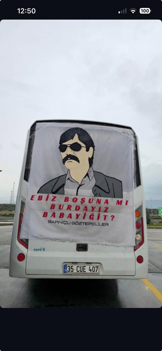 Kulüpleri kendinlerine ait değil❌

Armaları kendine ait değil❌

Tribüncüleri tribüncü değil❌

Pankartları kendilerine ait değil❌

Yalayarak özenerek bize denk olmaya çalışıyorlar…