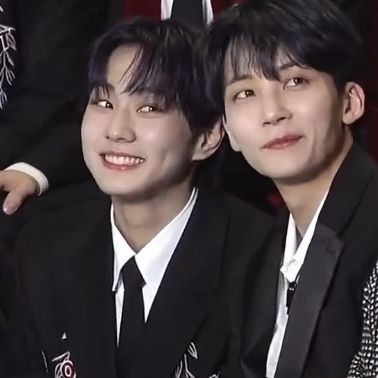 cheolhanglazer's tweet image. he birthed him btw