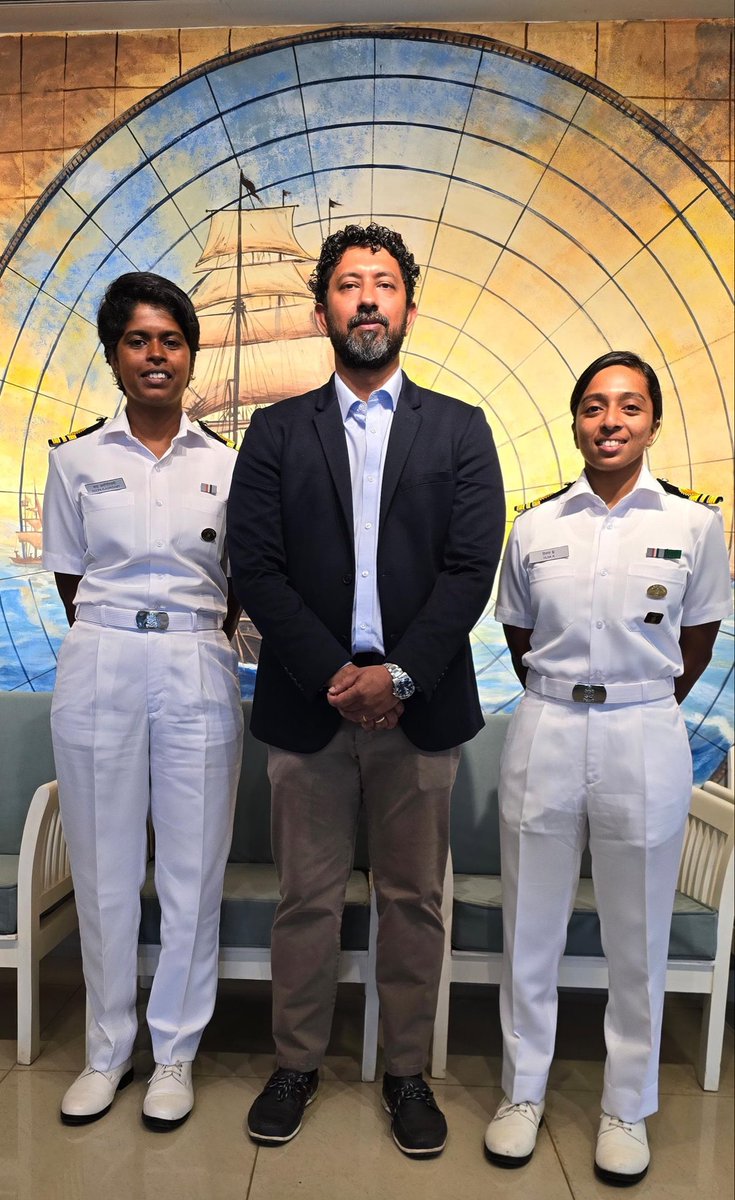 Congratulations to LtCdrs Dilna and Roopa for being decorated with Shaurya Chakra!
Well deserved!