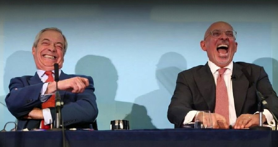 Clainy6's tweet image. Can someone  explain to me. Why will life be better under Reform ?
They are a bunch of failed Tories
They thought Liz Truss's Budget was great
They told you Brexit would be great for this country
They have tax-dodgers, self-serving griffters in their ranks.

YOU MUST BE CRAZY !!