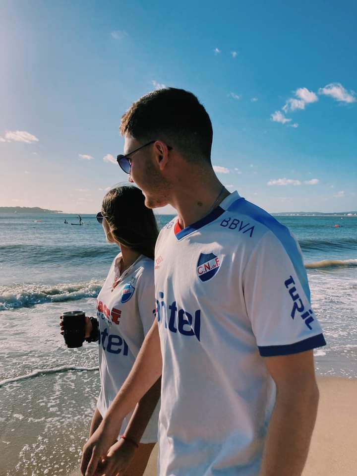 -Anoche soñe contigo.
-Que soñaste?
-No me acuerdo?