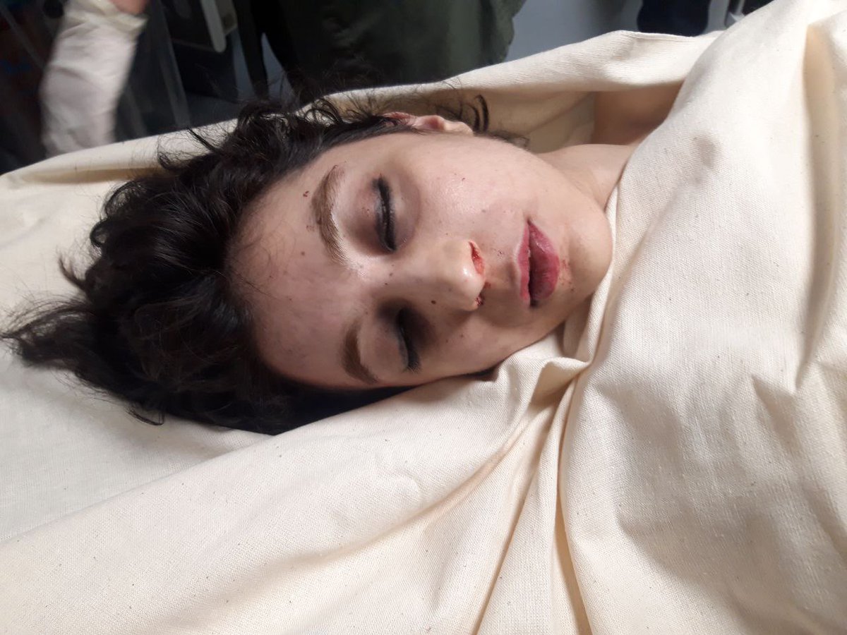 ⭕️ هشدار: حاوی تصویر دلخراش
روایتی از کشته‌شدن رها بَهلولی‌پور

🔻 روایتی از کشته‌شدن رها بَهلولی‌پور، دانشجوی کارشناسی زبان ایتالیایی دانشگاه تهران، به دست دانشجویان متحد رسیده است. این روایت را در ادامه می‌خوانید:

🔻 چندنفر از دانشجویان خوابگاهی دانشگاه تهران، روز جمعه ۱۹ دی،