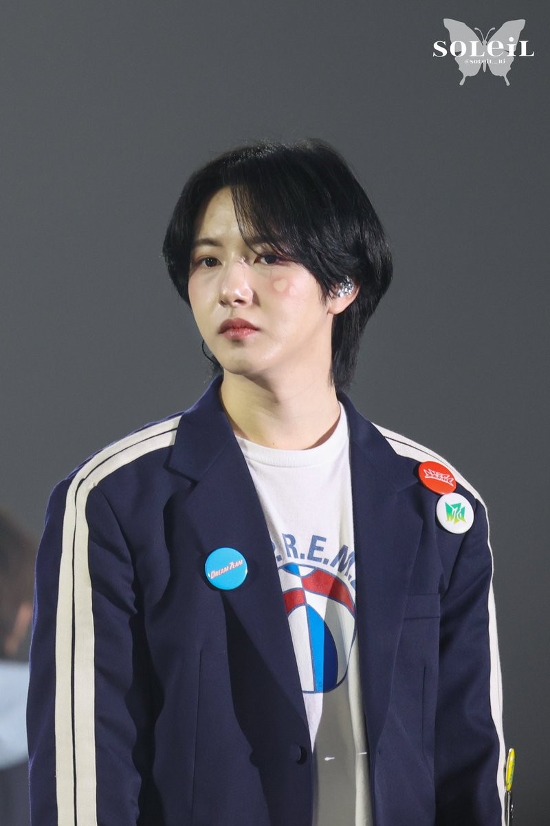 เหรินจังคนสวยยย สวยจนหึง พอผมยาวแล้วหน้าหวานขึ้นอีก 300% มาก แล้ววันนิ้ตรงแก้มมีหัวใจด้วยน่าย้ากกกกก 🥺🥺