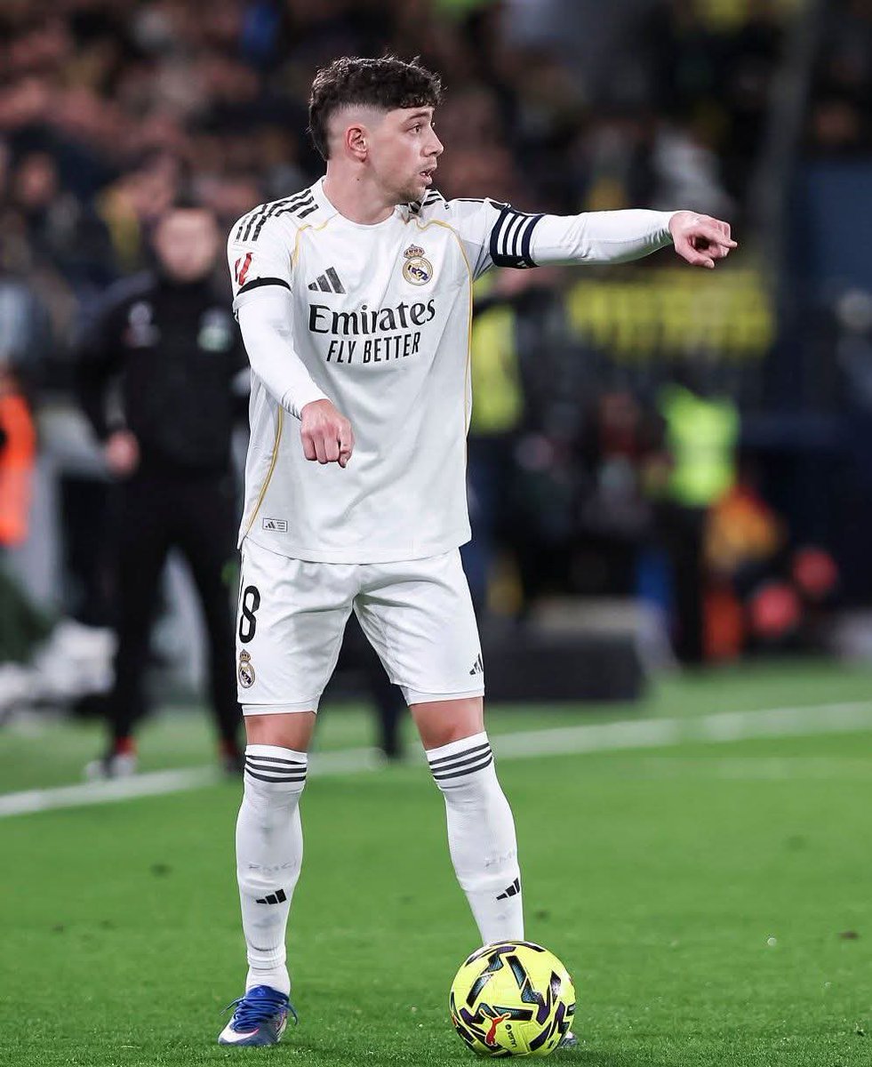 luca_varan's tweet image. Il faut convaincre  Valverde 🇺🇾 que son poste est celui d'arrière droit, et si cela dérange sa femme, il n'a qu'à changer de femme .