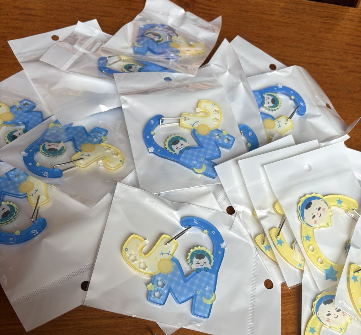 คือฉันสั่งทำ กอว สตลป มาแจกเพิ่มแก้ไขขนาดและความแข็งแรง เพราะรอบแรกข้างบนตัว M มันหัก🥹 ไว้แจกเทรนตอนซีรี่ย์ออนนะ สัปดาห์ละ5อันไปเลยส่งฟรีด้วย ใครที่รอรอบไปรษณีย์มารอเทรนกับแม่น้องไป๋นะครับ🥰🥰  

 #MyRomanceScammerSpecial