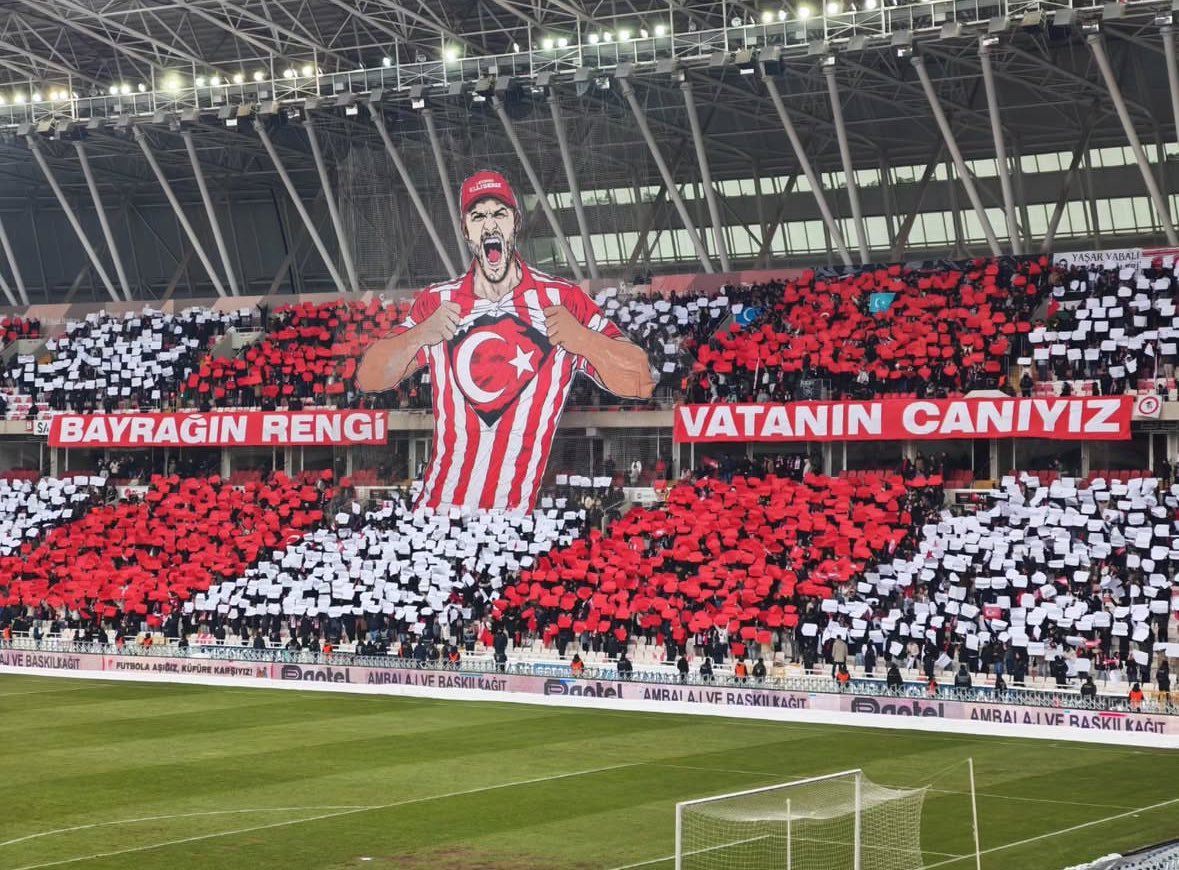 svswkzy's tweet image. BAYRAĞIN RENGİ VATANIN CANIYIZ .