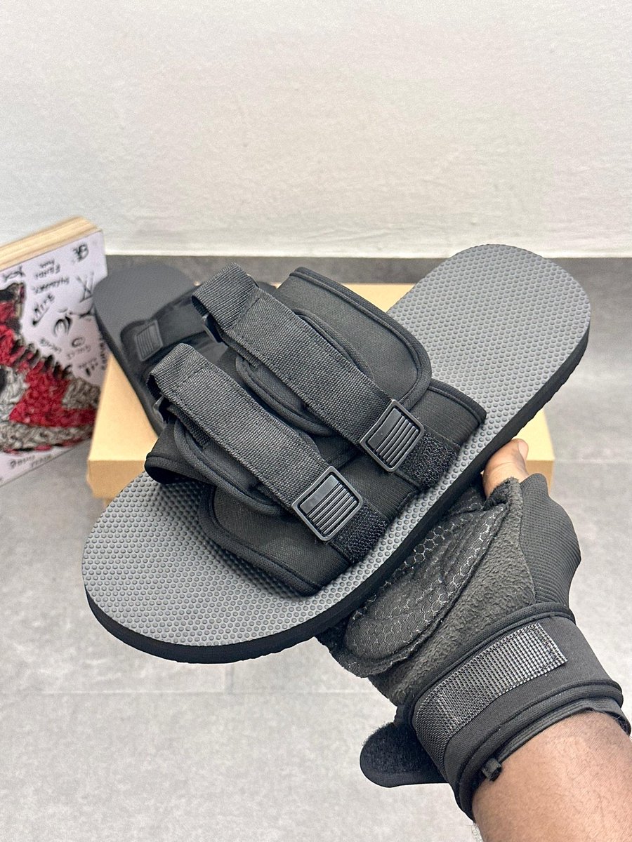 Wears Plug 🔌🛒🛍️ tweet media