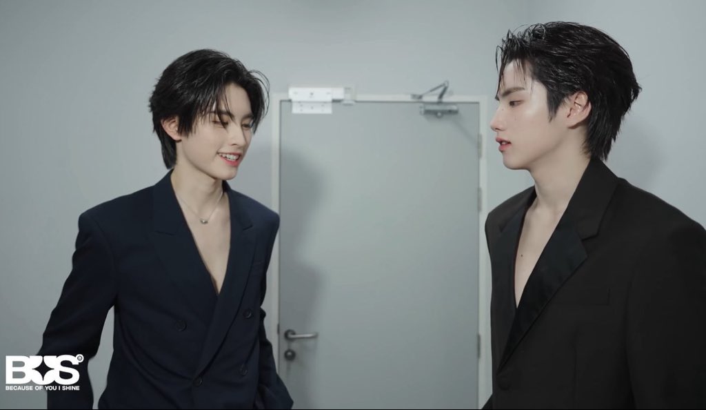 angunhouJi's tweet image. คนขี้หวงกับคนขี้หวงมาอยู่ด้วยกัน ดูตำแหน่งสายตา555555555555