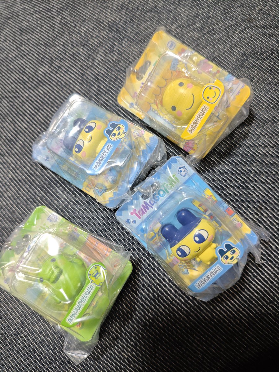 you_style04's tweet photo. 旅行の戦利品。
たまごっちのガチャ引いてきたー！
めちゃ人並んでたよ https://t.co/nSzgwwj4LY