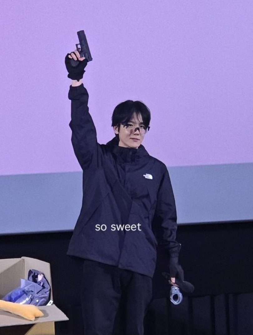 mechocola's tweet image. ชุดก็เปลี่ยนโพไม่ได้ บอดี้มันฟ้อง