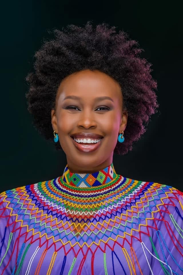 She went back home...
I remember others running to Sweden...😊
#strongWoman