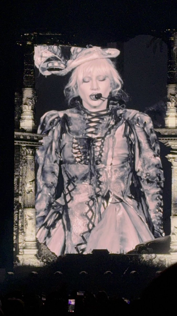 人生初のレディーガガに衝撃的感動✨ プロフェッショナル魂燃えたぎる