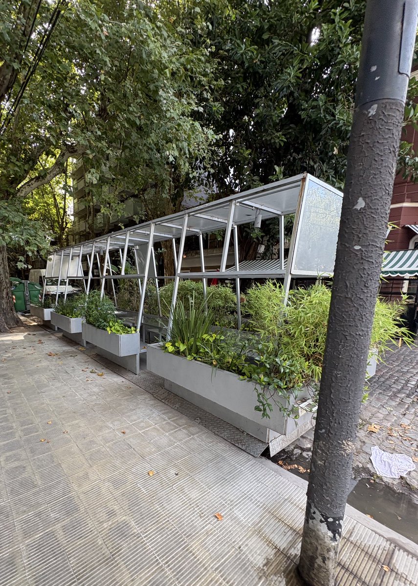 AguanteCerebro's tweet image. Devuelvan las veredas y las calles!