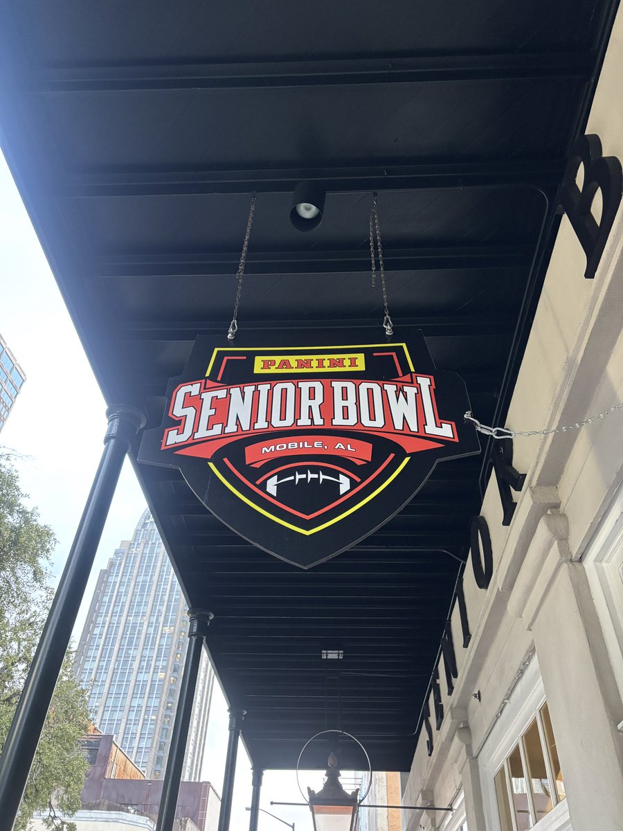 RenfrowJustin's tweet photo. Honored to be in Mobile all week as a Panini Senior Bowl Group Leader. Grateful for the opportunity to work with both Offensive Line groups and help these guys maximize one of the biggest weeks of their football careers.

Looking forward to a great week of work, competition, and growth. Let’s make it count. 🏈🔥

#SeniorBowl
#NFLDraft
#TrenchWork
#OffensiveLine
#nextlevel