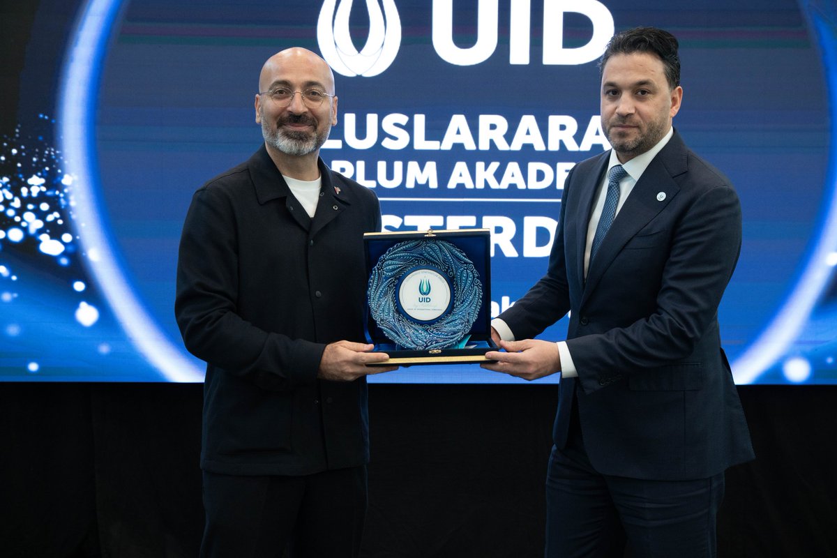 Uluslararası Demokratlar Birliği (<a href="/U_I_D/">Union of International Democrats</a>) tarafından düzenlenen Uluslararası Toplum Akademisi kapsamında, Vakıf Başkanımız <a href="/Mahmut_M_Ozdil/">Mahmut M. Özdil</a>, ❝Küresel Eğitim Vizyonu: Diaspora Gençliği ve Aidiyet İnşası❞ başlıklı oturumda konuşmacı olarak yer aldı.

Başkanımız, konuşmasında yurt