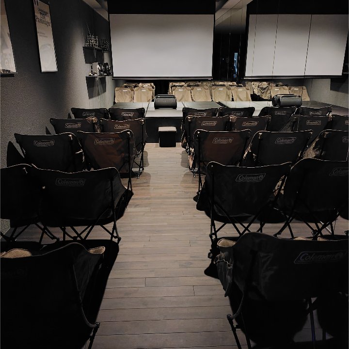 ＼＼＼＼　 \ 　/ 　／／ ／／
💃自主映画作家の皆さん💃
都内🐦最小級🐦上映会場！
客席数は、最大22席。
1時間4000円。
1時間から利用可能。
小さな上映会・試写会は
【シモキタ地下室】で！💃💃
／／／／　 /　 \　 ＼＼ ＼＼