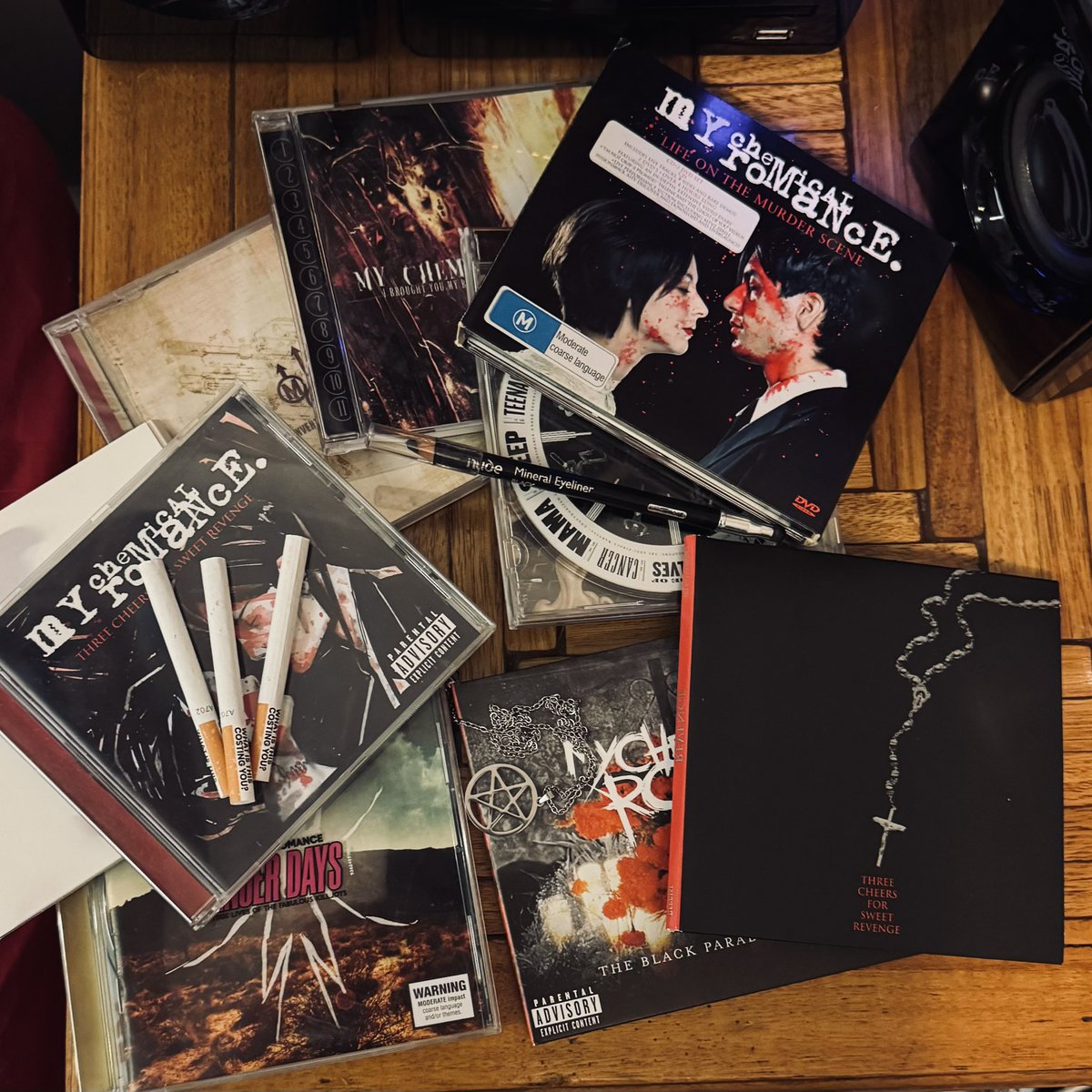 ashafriedpickle's tweet image. protection circle from whatever the fuck mcr is planning right now