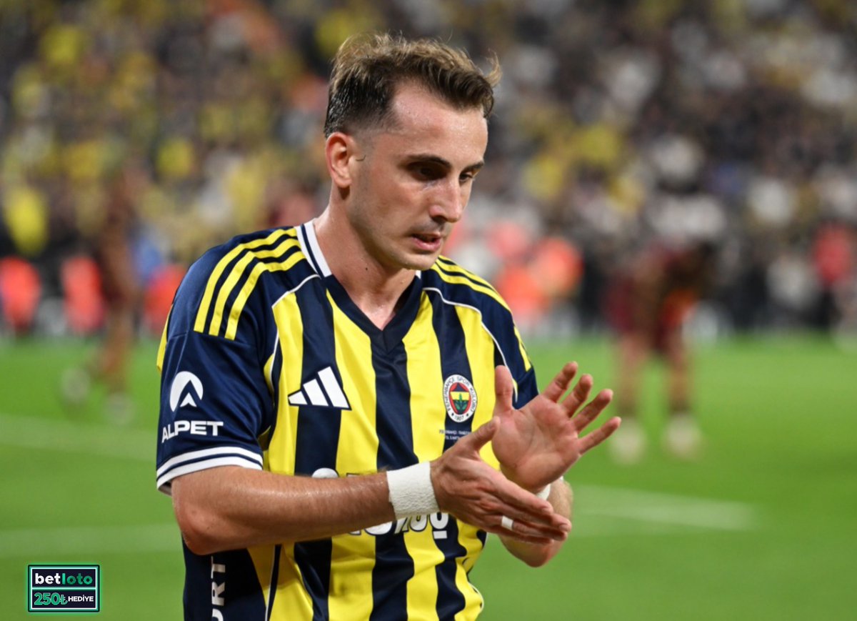 Fenerbahçe taraftarları Kerem Aktürkoğlu'nu ıslıkladı.