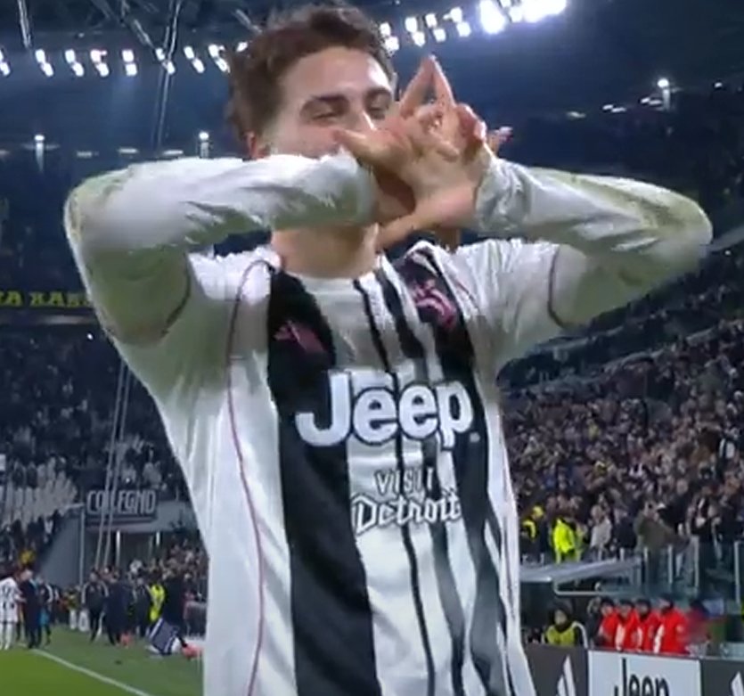 يوفنتوس يضرب نابولي بثلاثية نظيفة بعدما أنهى الشوط الأول بهدف نظيف ، اضاف كلاً من النجم يلديز والصربي كوستيتش الهدفين الثاني والثالث بالشوط الثاني ليرفع البيانكونيري رصيده الى 42 نقطة بالمركز الرابع متساوياً مع روما.

ألف مبرووك يوفنتينوو
🤍🖤

-
-
-

#Juventus
#Juve