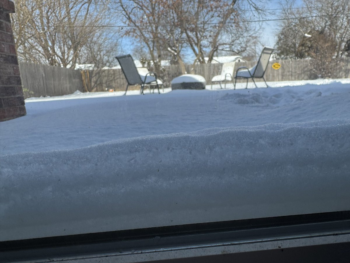 perks of a glass sliding door--you can see layers in the snow/sleet mixture! #okwx