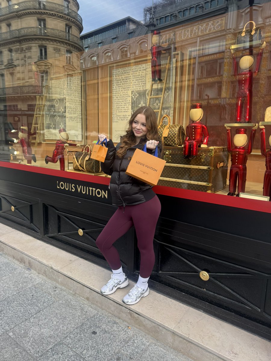 LauraKent91X's tweet photo. little paris day trip for my gorgeous girls birthday surprise 🩷🩷 https://t.co/aRsXCapC8q