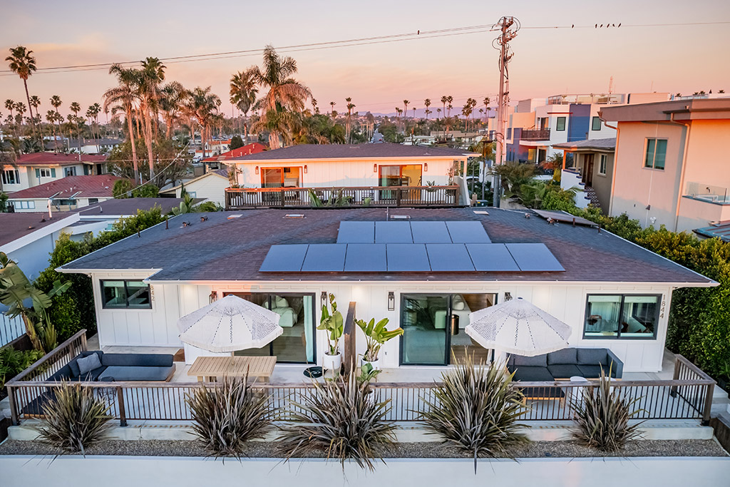 DreamHomesMag's tweet image. OPEN HOUSE TODAY, JAN 25, 1PM - 4PM
This newly renovated beach escape offers spaces unlike any you have seen, including 4 villas with private entrances, kitchens, living rooms &amp;amp; baths.

Presented by: Lindsay Dunlap DRE# 01914054 | Compass

View: 1842-1846SPacificSt.DreamHM.com
#Oceanside