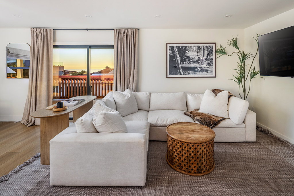 DreamHomesMag's tweet image. OPEN HOUSE TODAY, JAN 25, 1PM - 4PM
This newly renovated beach escape offers spaces unlike any you have seen, including 4 villas with private entrances, kitchens, living rooms &amp;amp; baths.

Presented by: Lindsay Dunlap DRE# 01914054 | Compass

View: 1842-1846SPacificSt.DreamHM.com
#Oceanside