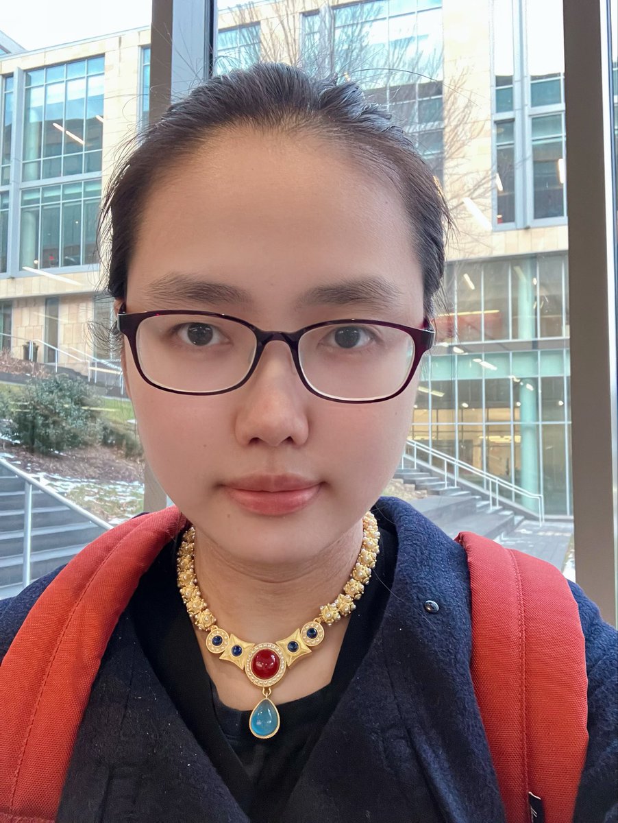 HallowedChina's tweet photo. 我在羅格斯大學研究所，戴中華文物復刻項鍊。

該文物來自中華貴族李靜訓（公元600年—608年）墓。李靜訓母系宗族——北周宇文氏宗族，是貴族女子、陳子昂妻、疑似繡娘與琴士的高夫人母系宗族。李靜訓是高夫人外姨祖母。所以，該文物是陳子昂妻——高夫人——宗族珍寶。 https://t.co/mYYLI8VGrP