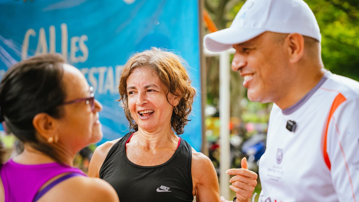 Me di tremendo borondo por la #Ciclovida en el norte de Cali 🚴🏾‍♂️🔥

Airecito sabroso, buena energía y ese parche tan bacano que solo se vive aquí. Así cualquiera se anima a moverse.