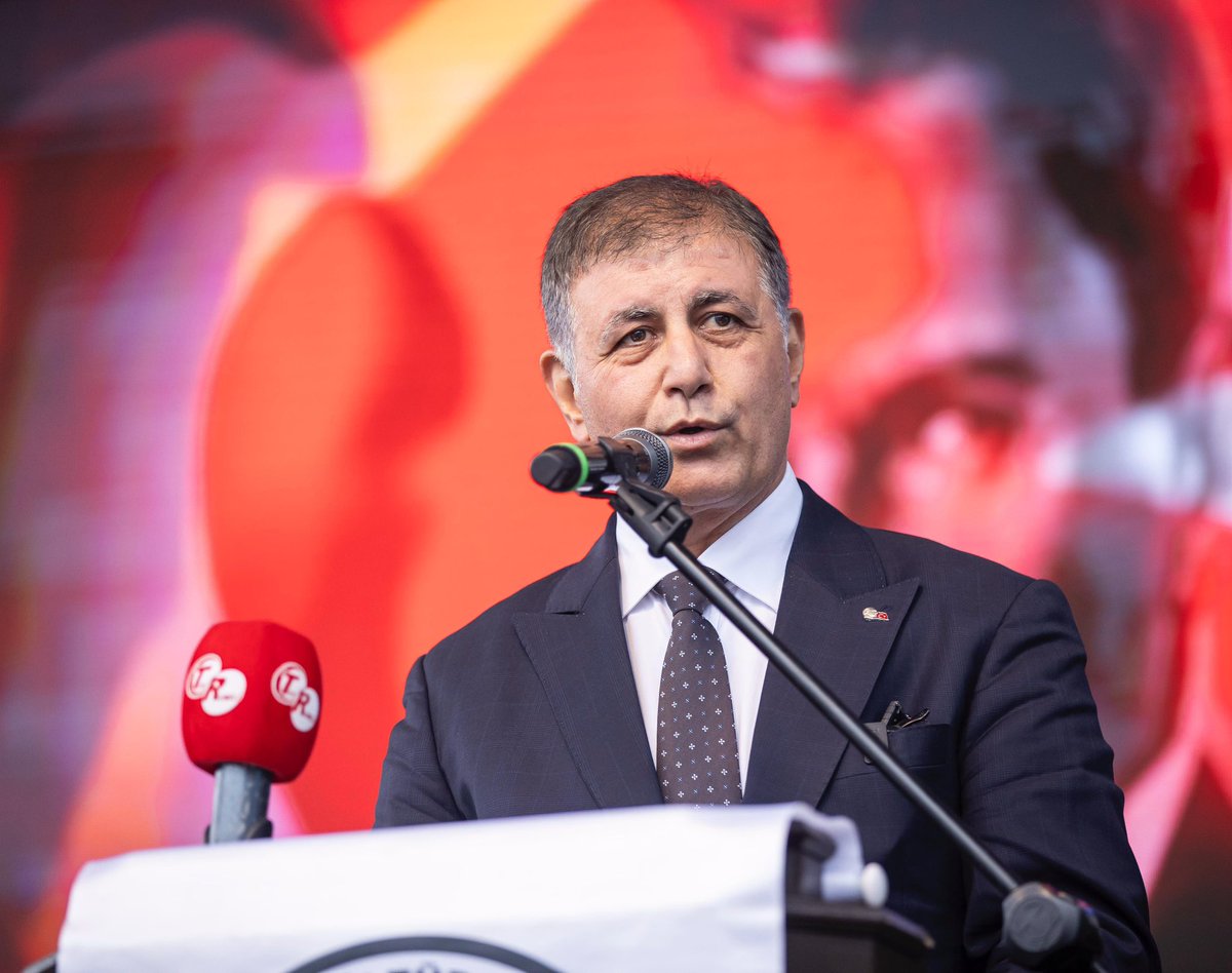 izmirgibiyiz 🇹🇷 tweet media