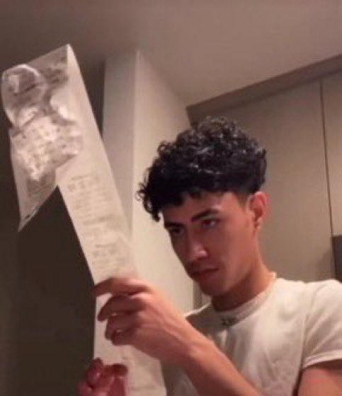 anny⁷ seeing bts ! 🏊🏽♂️🪭 tweet media